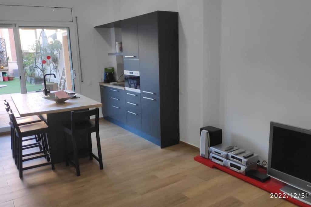 Precioso Apartamento Con Magnifico Patio. Sant Feliu de Llobregat Eksteriør billede