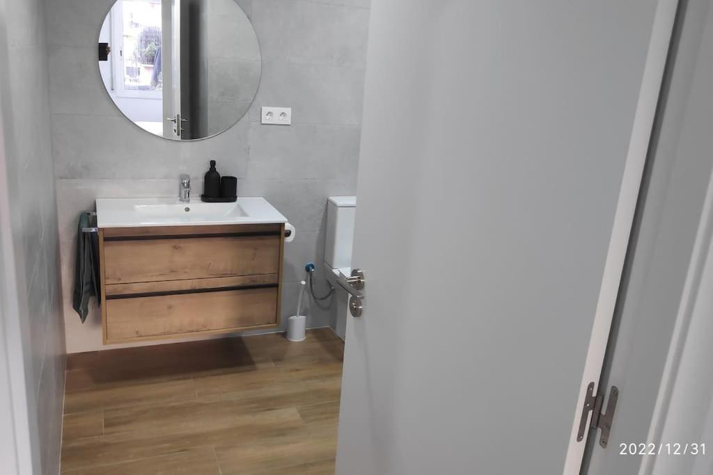 Precioso Apartamento Con Magnifico Patio. Sant Feliu de Llobregat Eksteriør billede
