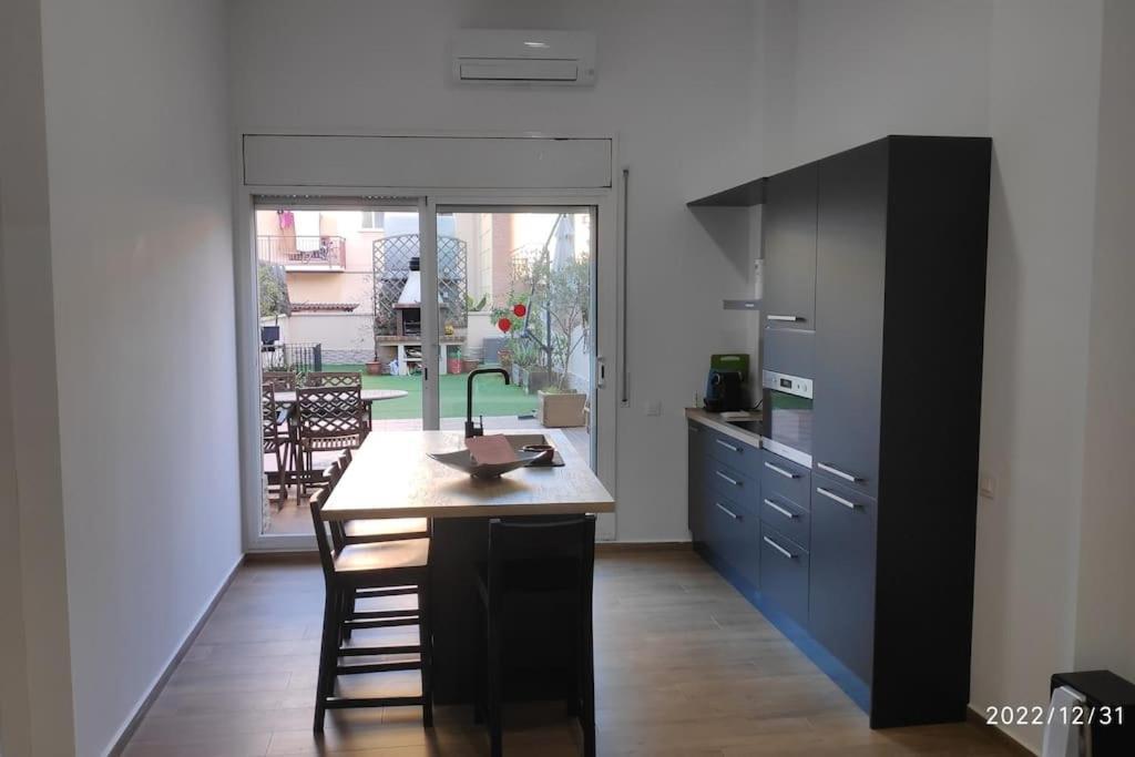Precioso Apartamento Con Magnifico Patio. Sant Feliu de Llobregat Eksteriør billede