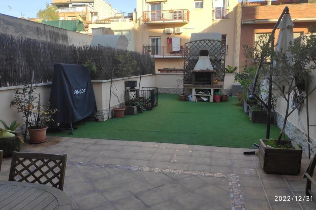 Precioso Apartamento Con Magnifico Patio. Sant Feliu de Llobregat Eksteriør billede