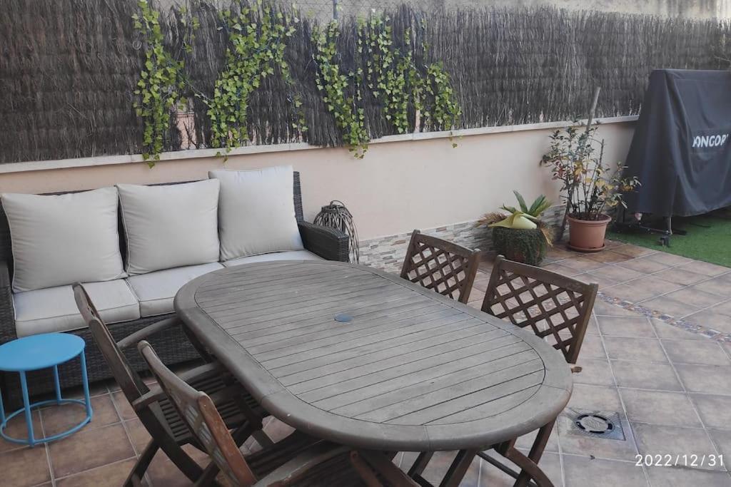 Precioso Apartamento Con Magnifico Patio. Sant Feliu de Llobregat Eksteriør billede