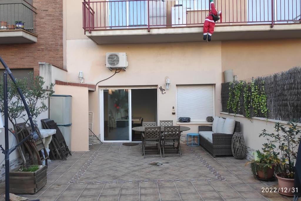 Precioso Apartamento Con Magnifico Patio. Sant Feliu de Llobregat Eksteriør billede