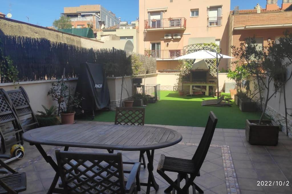 Precioso Apartamento Con Magnifico Patio. Sant Feliu de Llobregat Eksteriør billede